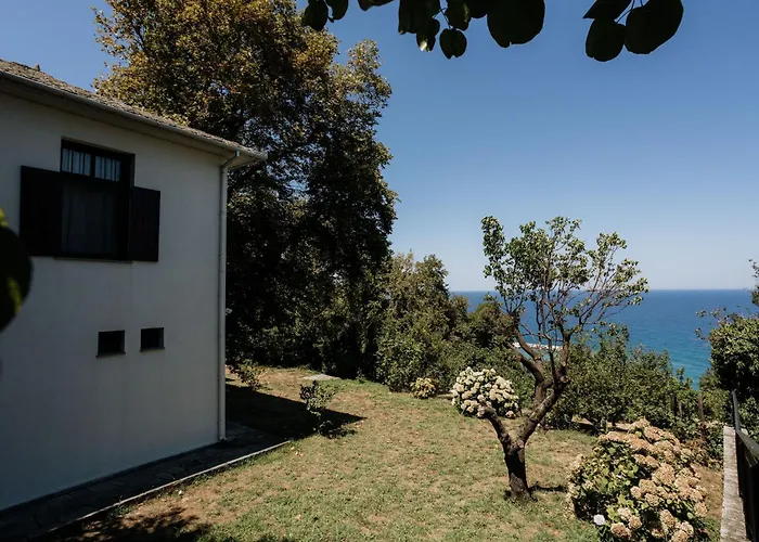 Aggeliki- Mountain Meets The Sea Case de vacanță *