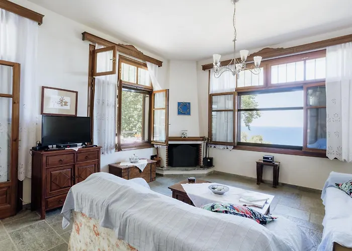 Aggeliki- Mountain Meets The Sea Holiday home