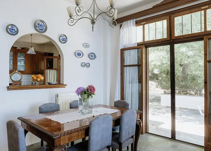 Aggeliki- Mountain Meets The Sea Holiday home *