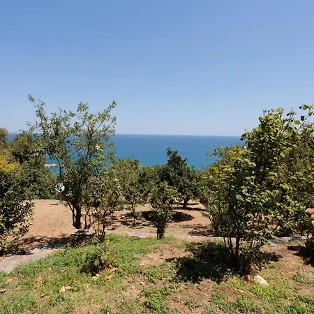 Nyaraló Aggeliki- Mountain Meets The Sea