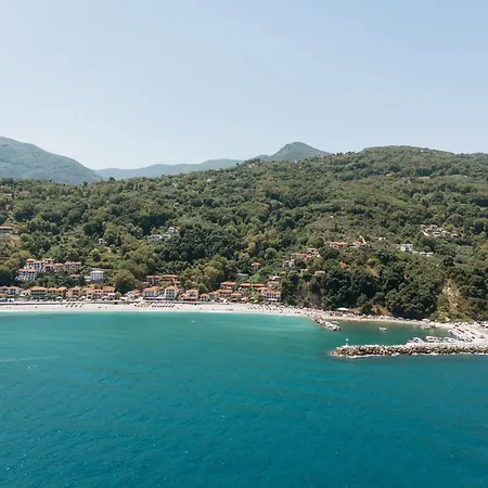 Nyaraló Aggeliki- Mountain Meets The Sea