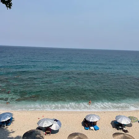 Nyaraló Aggeliki- Mountain Meets The Sea